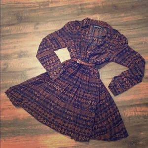 Light, long sleeved collared dress with belt